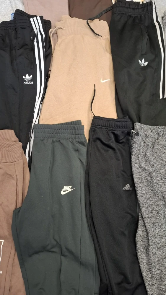 Balík 253/26 – 25 Kg tepláky pro dospělé, 1. a 2. jakost, cca 60-65 ks, Originál Anglie