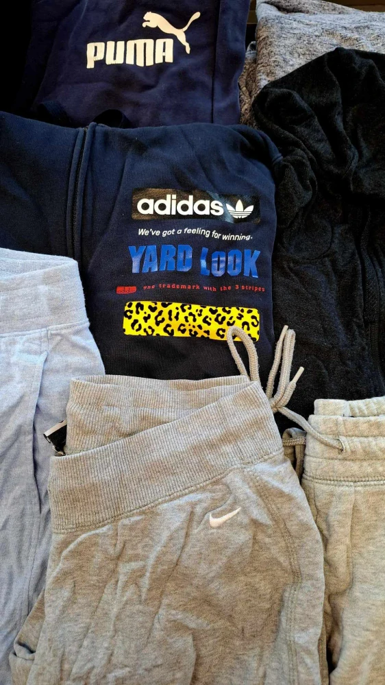 Balík 190/25, 25 Kg Originál tepláky a mikiny (většina) na zip pro dospělé, 1,2 jakost, Anglie, 57 ks