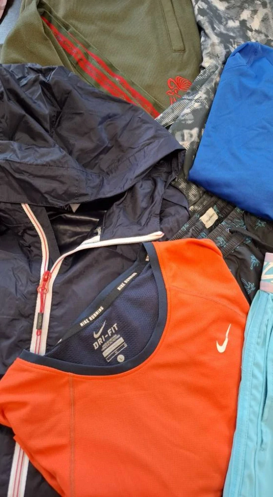 Balík 341/25 – Sportovní teplákovina pro dospělé – 5 kg – 1. jakost + cream