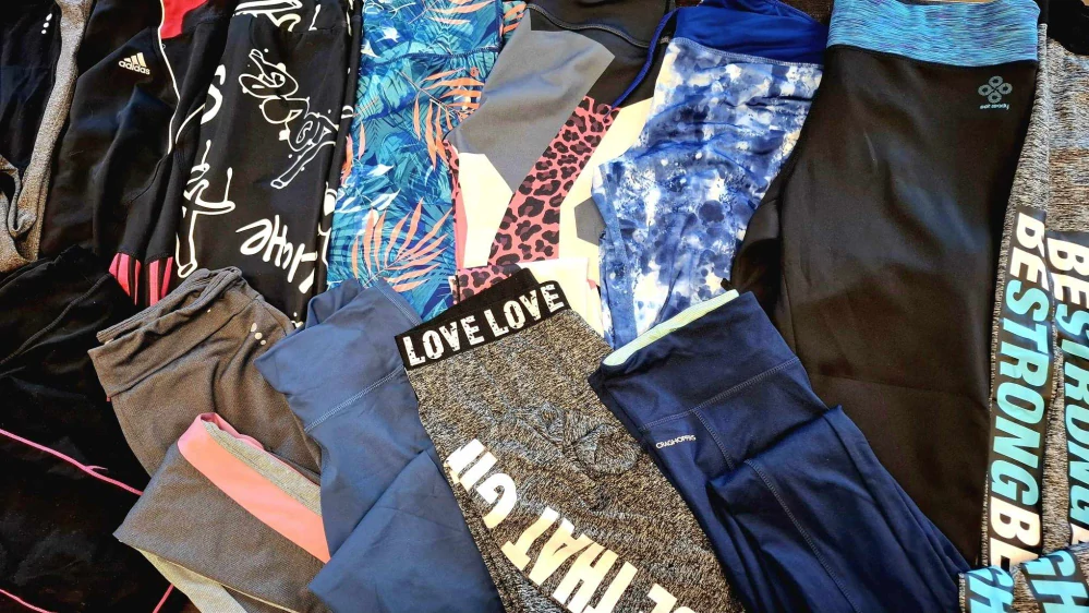 Balík 517/25 – 4 Kg | Dámské sportovní legíny | 1. jakost + cream | 20 ks | Velikosti XS–XL