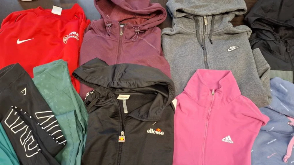 5 kg, mix značkový sport (Nike, Adidas, Puma) + sportovní legíny, kraťasy, mikiny (klasické i obyčejné sportovní značky – 1 jakost, pár kusů 2 jakost
