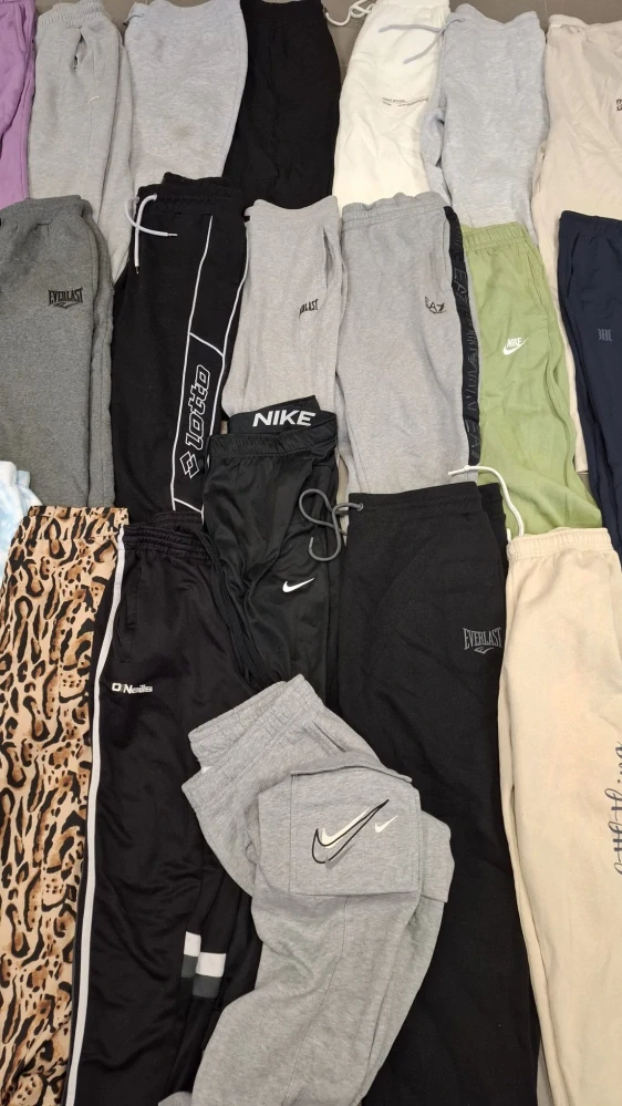 Balík 13/26 – 25 Kg tepláky pro dospělé, 1. a 2. jakost, cca 64 ks, velikosti do 2XL