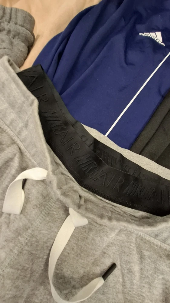 Balík 92/26 – 25 Kg tepláky pro dospělé, 1. a 2. jakost, cca 60-65 ks, velikosti do 2XL