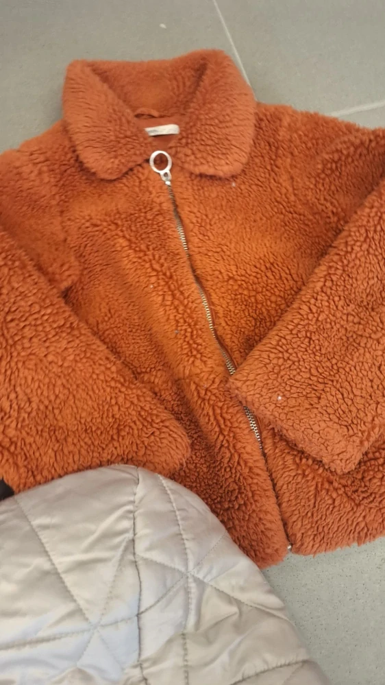 Balík 97/26, 3,3 kg, dívčí zimní kabáty vel. 116–140, 1. jakost, 5 ks, DOPRODEJ