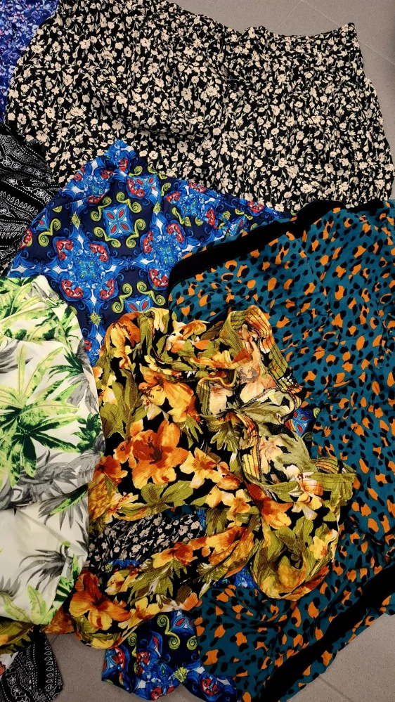 Balík 164/26 – 25 kg – Dámské letní kalhoty (haremky do gumy), mix velikostí, první jakost, Anglie , cca 125 ks