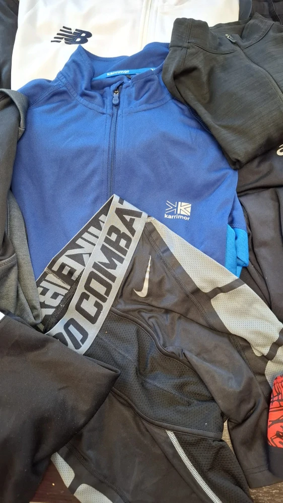  Balík 181/26, 5 Kg Výběrové sportovní mikiny, trika, tepláky, kalhoty pro dospělé,  1 jakost + cream ), Akce 1374 kc, vse nafoceno. Velikosti S až XL