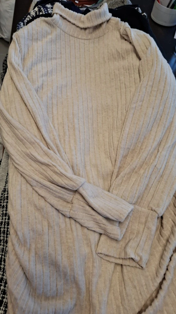 Balík 270/26, 25 kg, dámské úpletové šaty, 1. jakost + cream, cca 62 ks, velikosti S–4XL, Originál Anglie