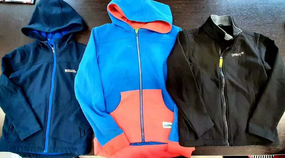 Balík 303, 25 KG ORIGINÁL DĚTSKÉ MIKINY, 1,2,3 JAKOST, CCA 90 KS V BALENÍ